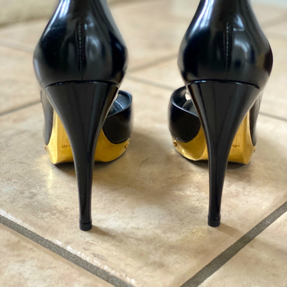 Louis Vuitton black/gold Italian leather stiletto pumps heels womens size 37